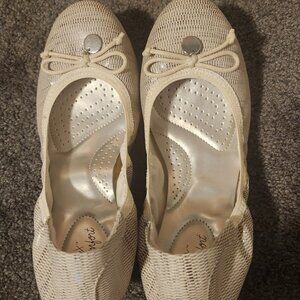 Dexflex Comfort Cream Flats with bow